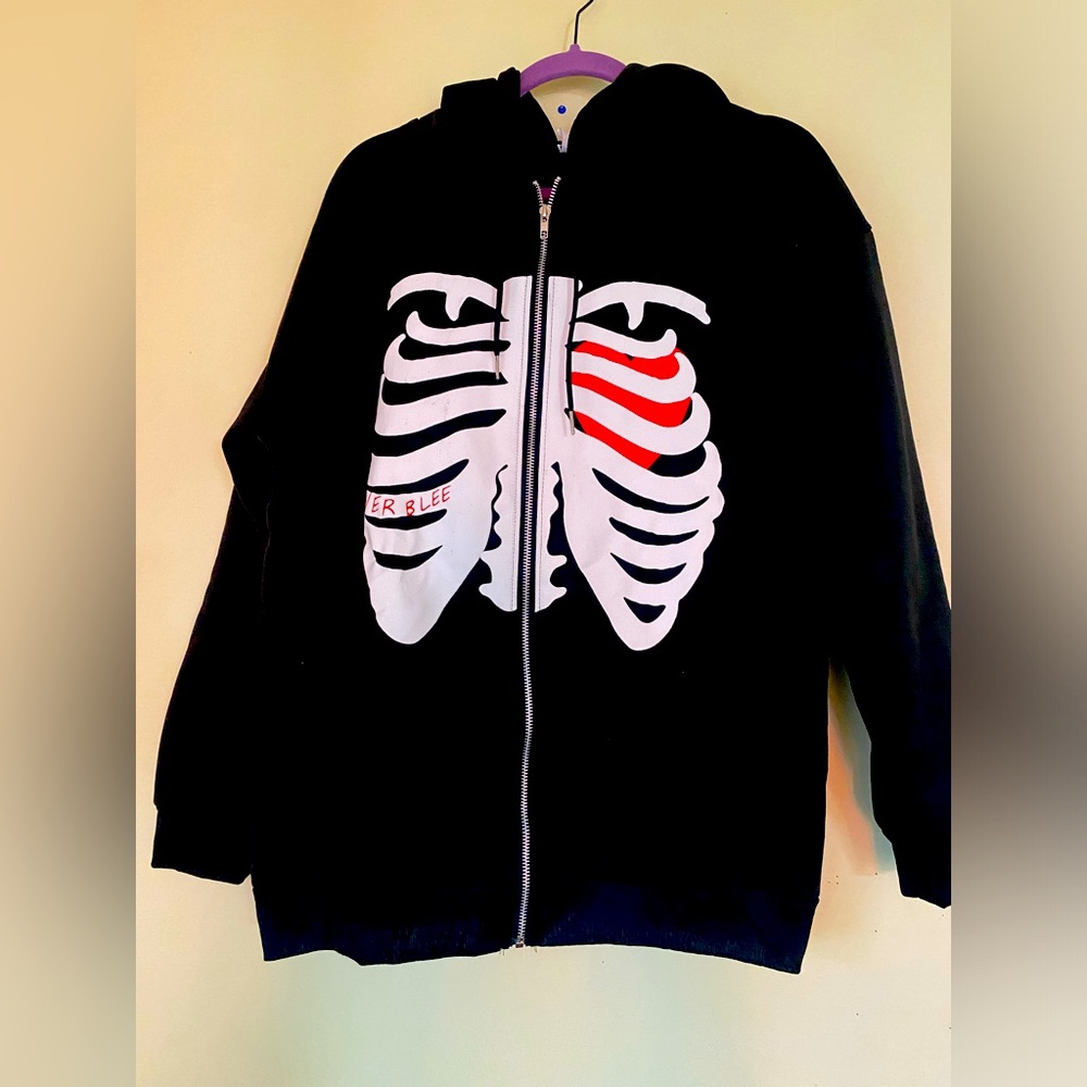 Man’s hoodie pullover long sleeve Black and white